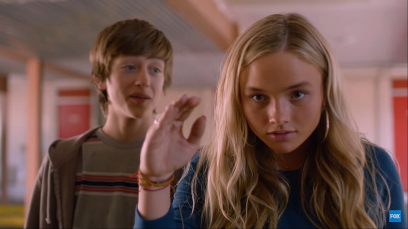 A caçada começa quando os irmãos Andy e Lauren demonstram suas habilidades na escola. (Foto: FOX)