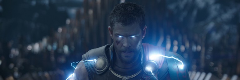 Ragnarok: Thor deixa de ser “prego” em filme que é uma martelada