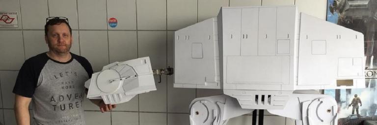 Comerciante do interior de São Paulo cria maquetes gigantes de Star Wars