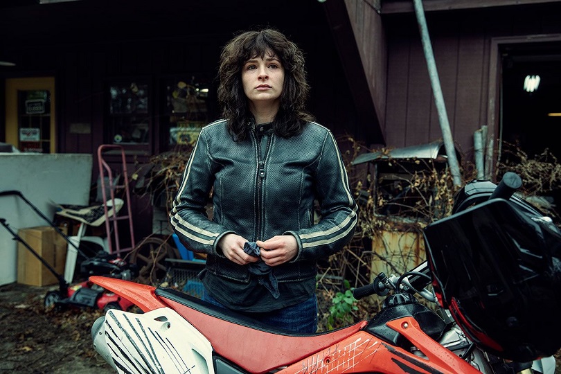 Ashleigh Cummings em cena de NOS4A2, do canal AMC