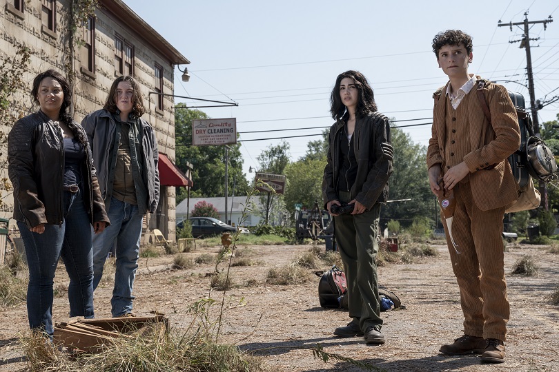 Alexa Mansour como Hope, Aliyah Royale como Iris, Hal Cumpston como Silas, Nicolas Cantu como Elton