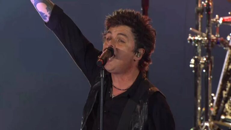 Rock in Rio 2022: Green Day contagia com punk nostálgico