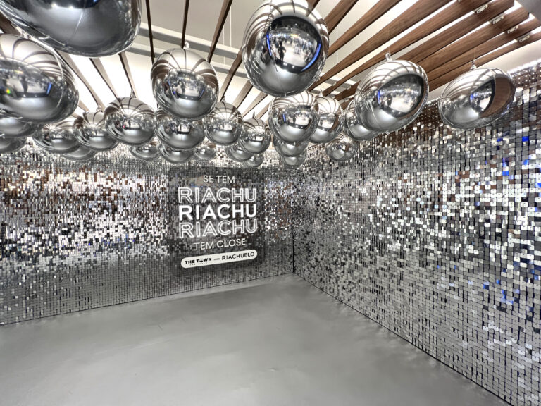 The Town: Riachuelo transforma provador de loja em SP