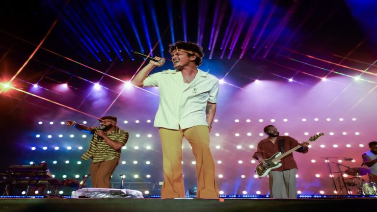 The Town: com muitos hits, Bruno Mars faz show histórico