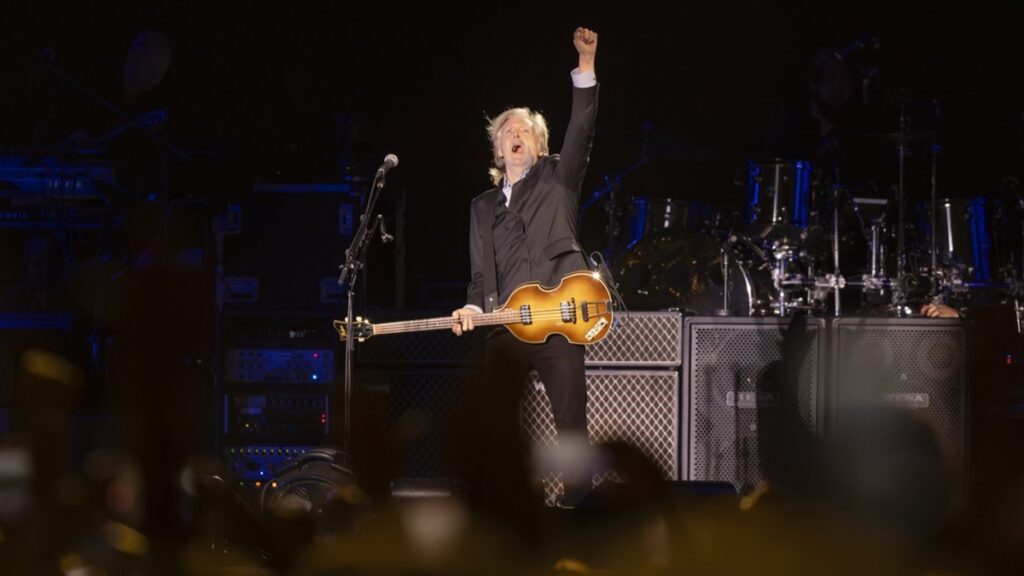 Em SP, Paul McCartney leva público a viagem no tempo