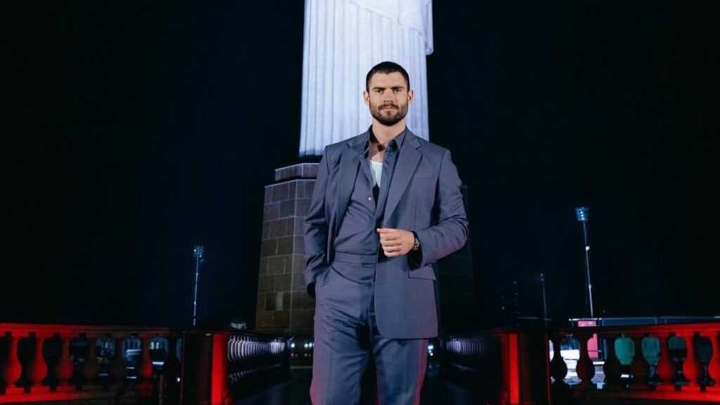 David Corenswet: 'Superman gosta de salvar o dia. E isso diz muito sobre ele'