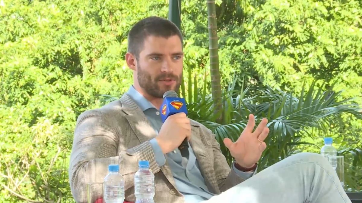 Superman quer mostrar que não há problema em ser honesto, diz ator