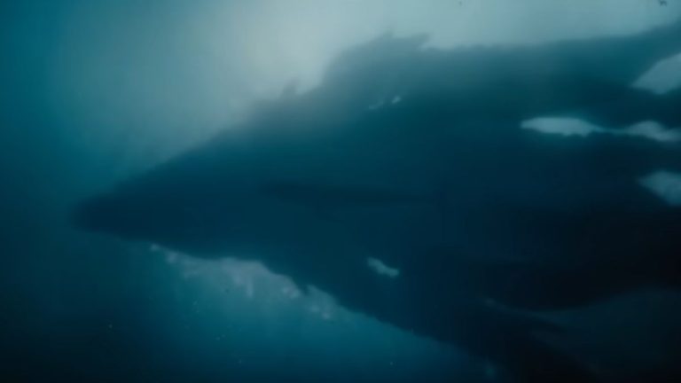 Titã X surge em teaser da 2ª temporada de ‘Monarch’