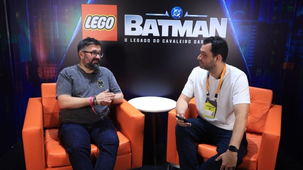 À esquerda, Bob Scott nos deu detalhes sobre o jogo que chega em 22 de maio